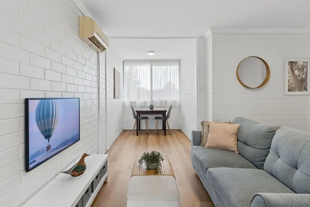Wembley 2 Slaapkamer Beautifully Renovated with Leafy Views & Lake Lifestyle