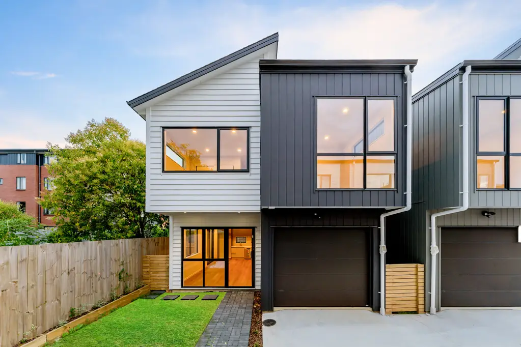 Henderson 3Kwarto Stand Alone Home with Garage
