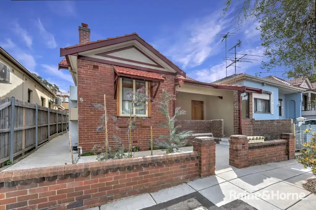 Studio apartment close to lifestyle amenities