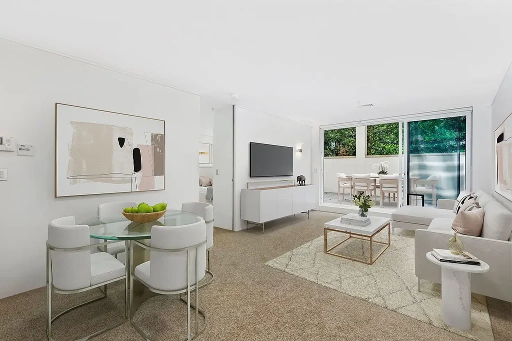 Courtyard Apartment in Iconic Gazebo Building