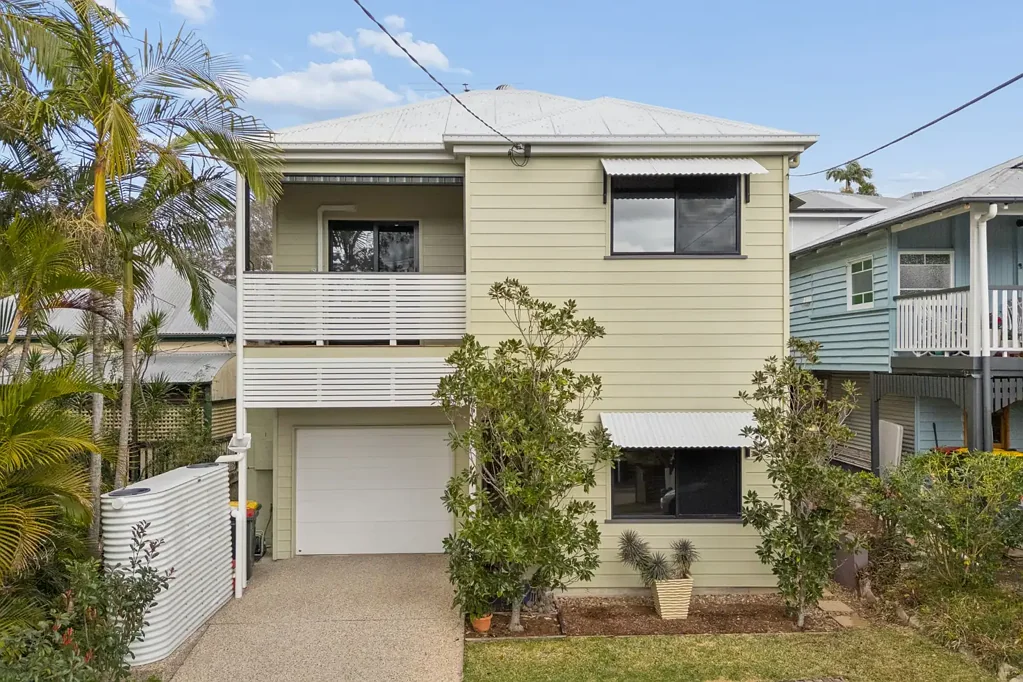 Red Hill 4 Slaapkamer Elevated Family Home in Quiet, Leafy Location