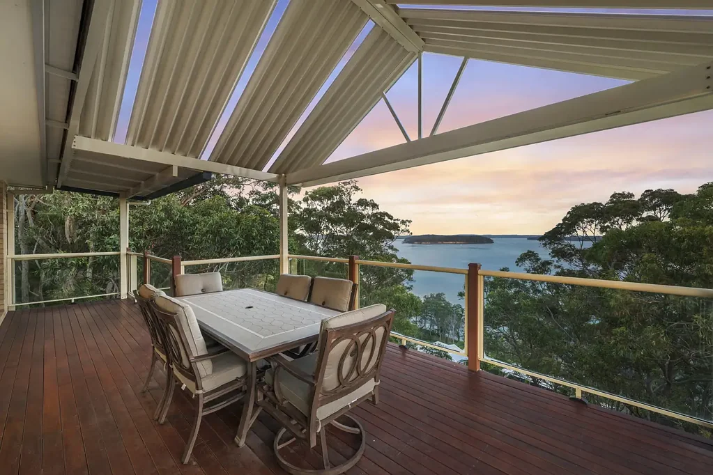 Wangi Wangi 5Kwarto Superbly Spacious Home with Sensational Lake Views