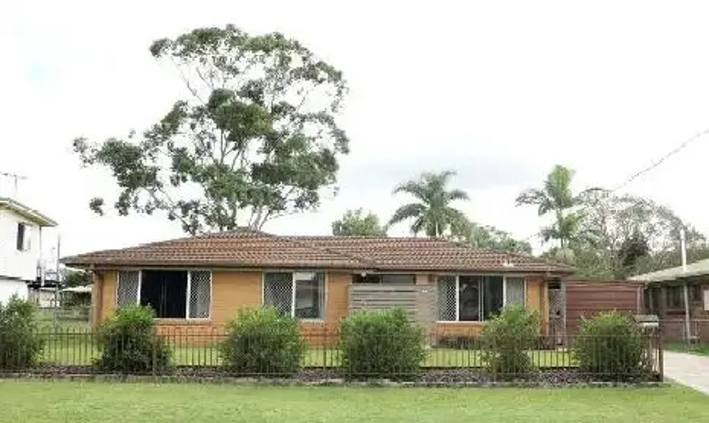 Strathpine 3ਬੈੱਡਰੂਮ FAMILY HOME IN GREAT LOCATION - WALK TO WESTFIELD - SHOPS, PARKS & TRANSPORT