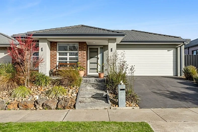 St Leonards 4房  Stunning Seachange Home in Sought-after Estate