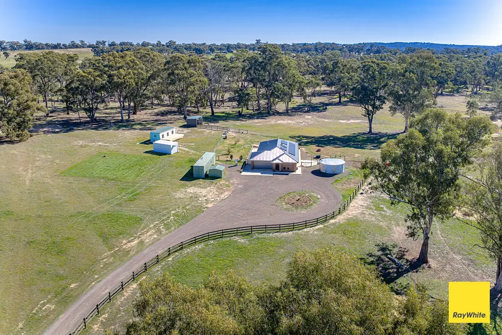 Lockwood South 4 Slaapkamer Stunning Family Home on Expansive Acreage in a Peaceful Semi-Rural Setting