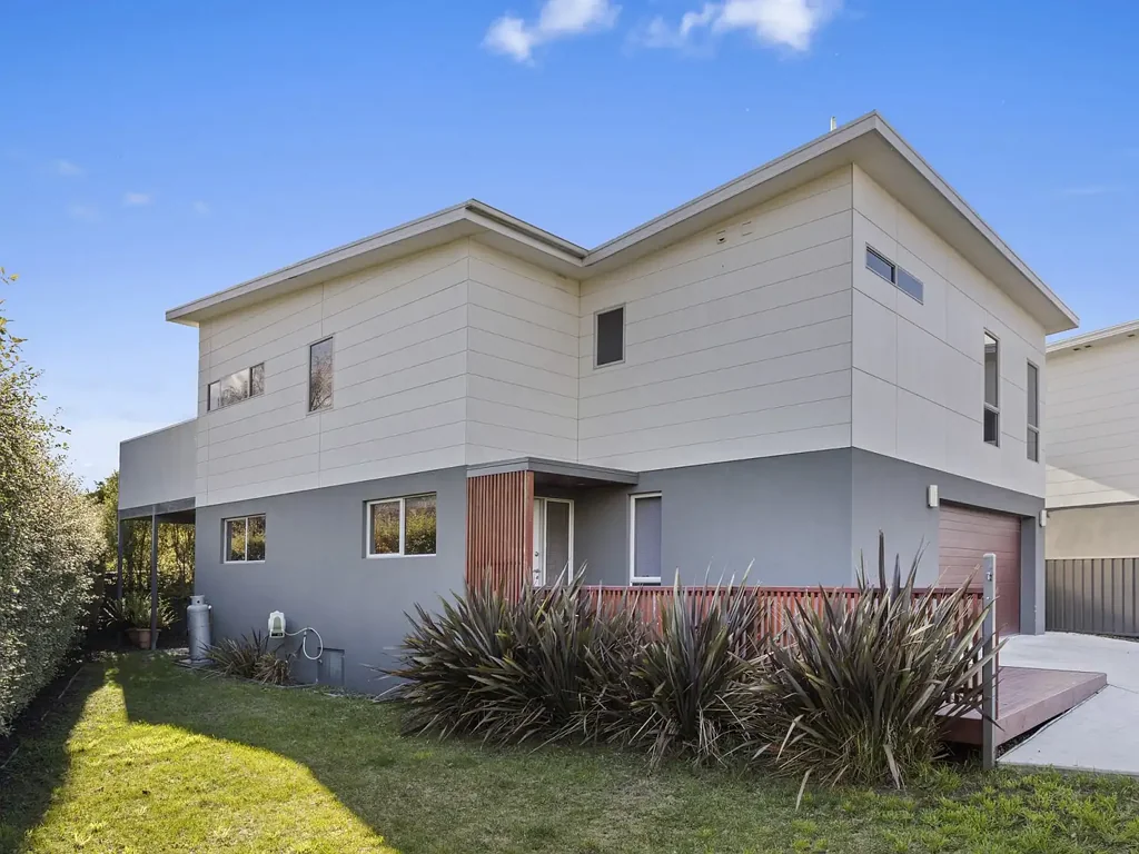 Coastal Living Just Moments from Blackmans Bay Beach