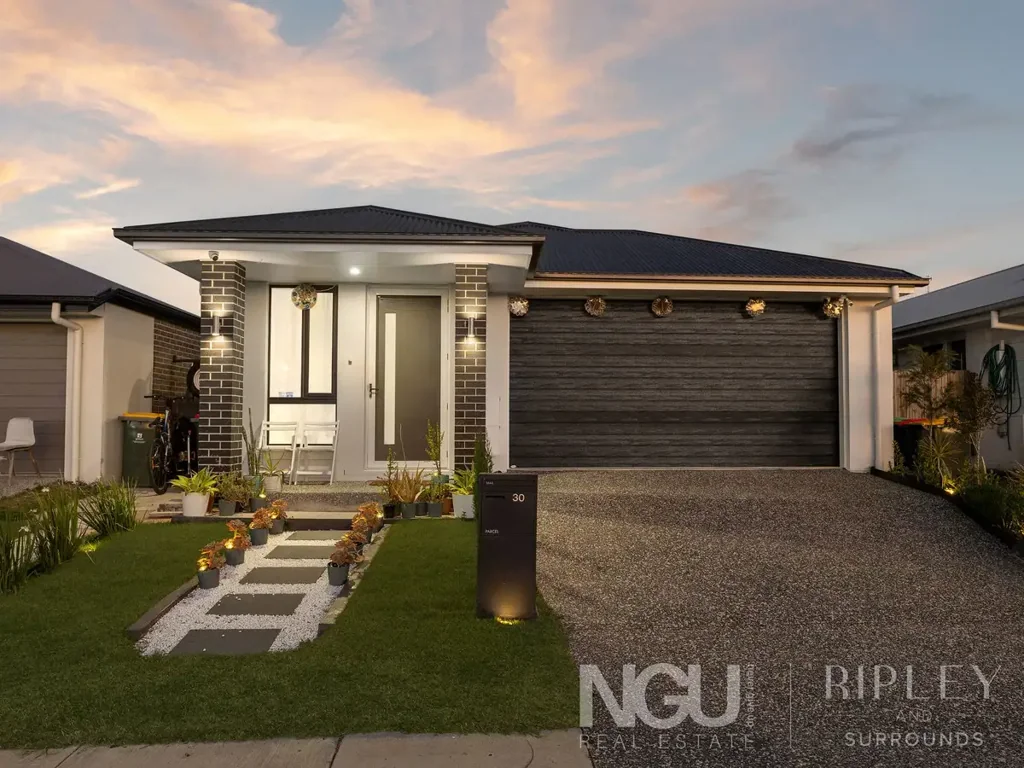 Redbank Plains 4બેડરૂમ Contemporary Comfort in a Thriving Redbank Plains Location