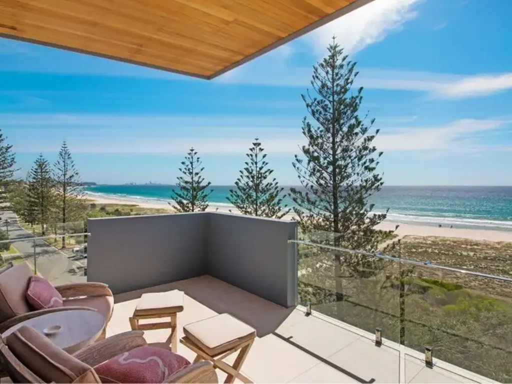 FULLY FURNISHED PENTHOUSE APARTMENT WITH ROOFTOP SPA & BBQ