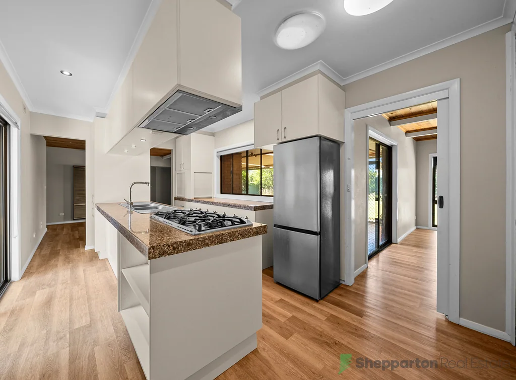 11 Inverness Avenue, Kialla, VIC 3631