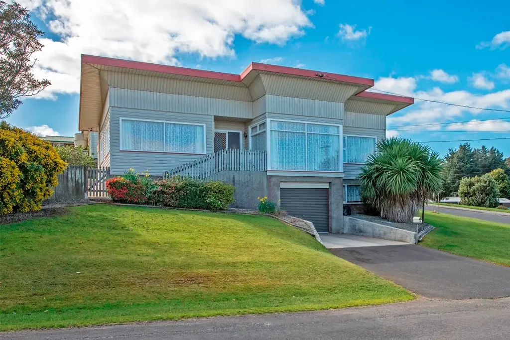 Smithton 3 Bedroom Fully Fenced for Pets or Children