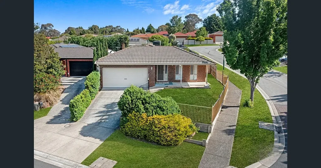 16 Burlington Chase, Hampton Park, VIC 3976