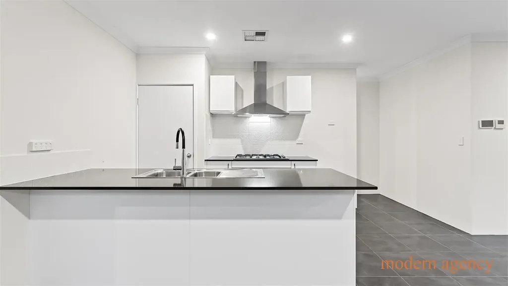 Aveley 3房  Charming Family Home in Prime Location