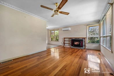 客厅 - 13 Joan Street, Melton, VIC 3337