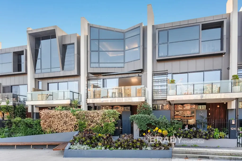AN EXCLUSIVE FULLY FURNISHED WATERFRONT RESIDENCE ON VICTORIA HARBOUR