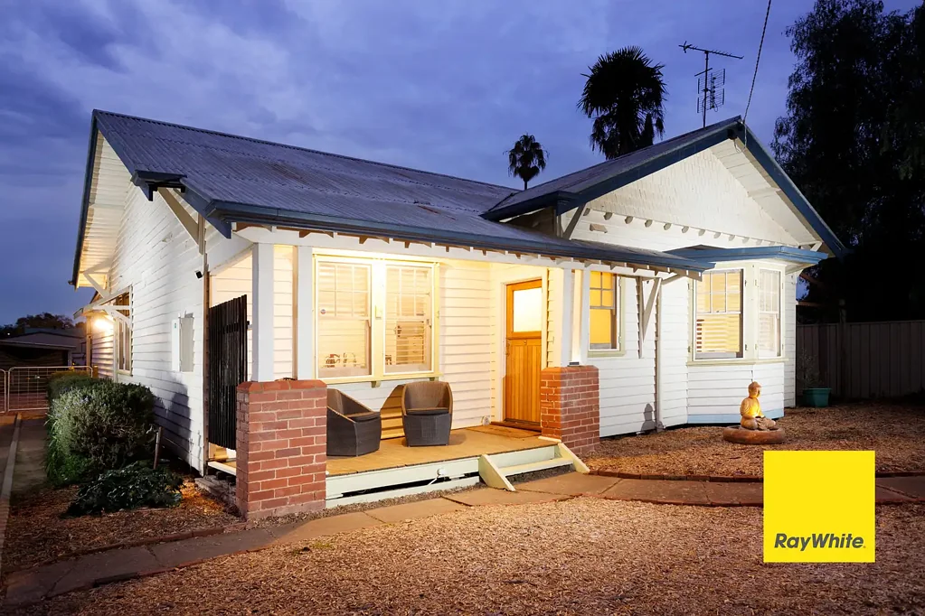 Tatura 3 Bedroom Charming Californian Bungalow in Prime Location