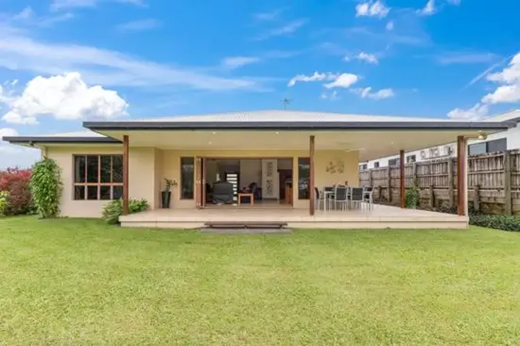 Innisfail 3房  MODERN FAMILY HOME