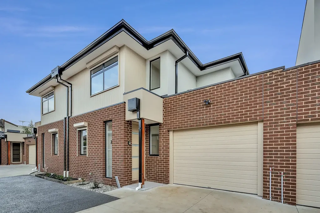 Modern Townhouse in Fabulous Location!