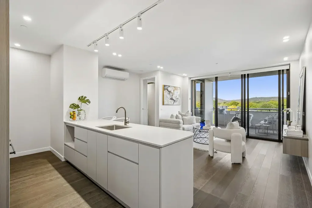 Dickson 2 Slaapkamer Sophisticated Living with Uninterrupted Mountain Views in 'Calypso'