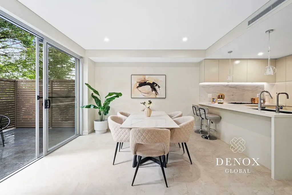 Pymble 3房 私人电梯服务 所有楼层 类似独栋住宅 现代石材厨房 开放式起居区 宁静绿树成荫 Luxury Multi-Level Townhouse with Private Lift in Boutique Pymble location