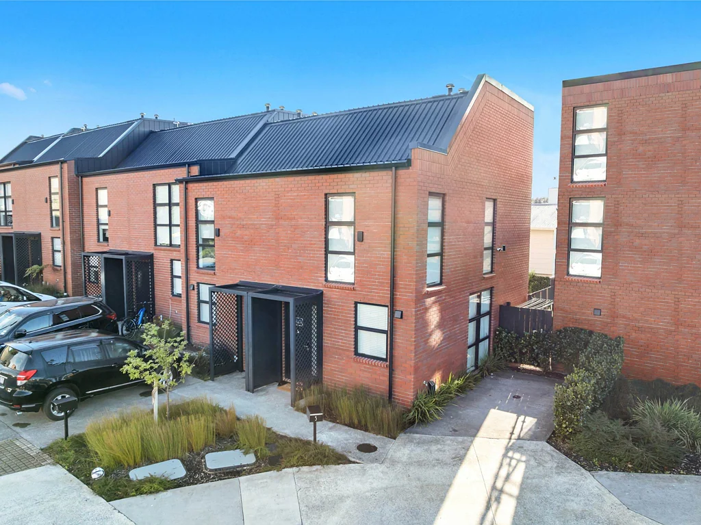 Mount Roskill 3房  Modern Living Made Effortless