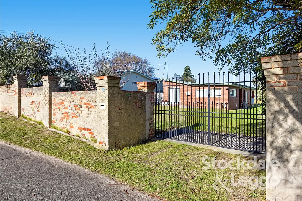 Rye 3房 Rye中心砖面住宅 650米近海 优渥生活区 宽敞后院 双长车库 Steps to Rye Pier