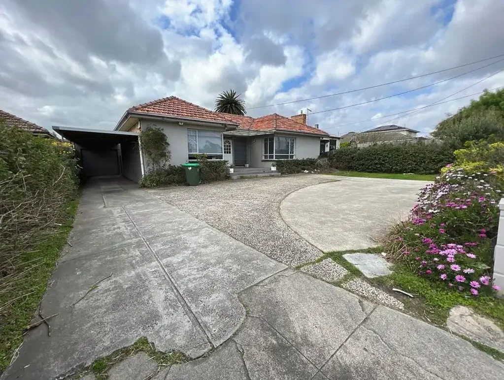 Grand Family Home In Great Location - 6-month lease (Possibility of going on a month-to-month lease after 6 Months)