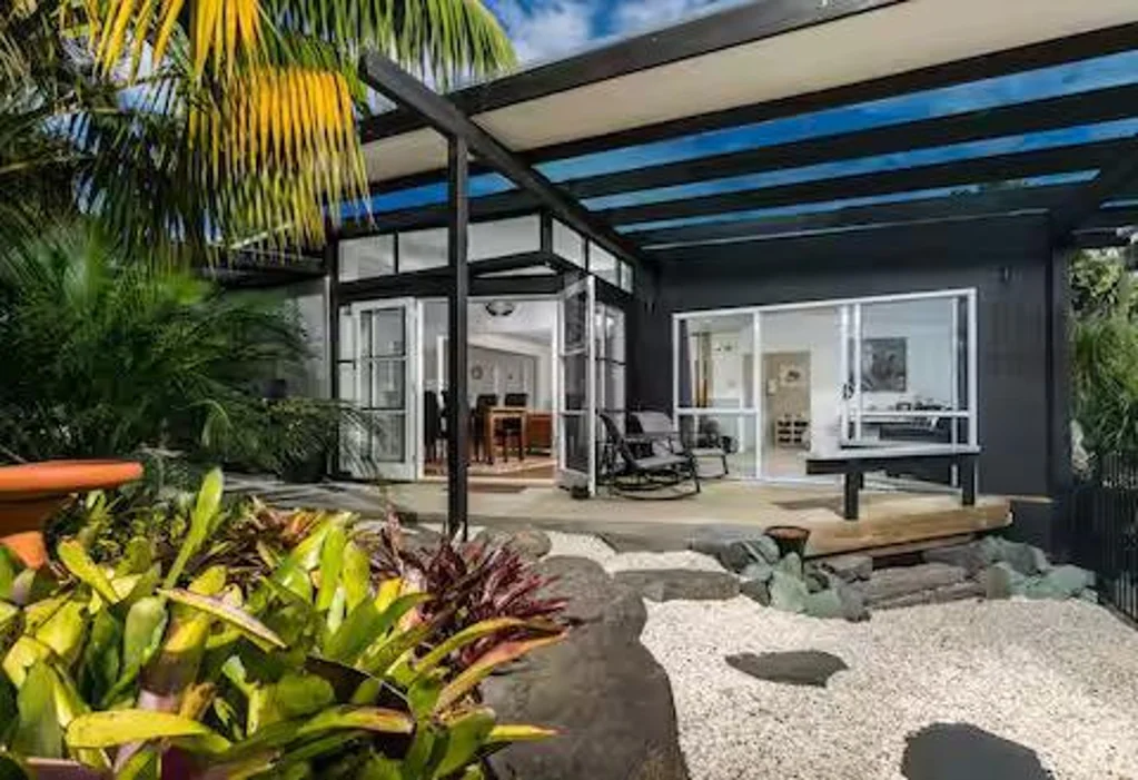 Family home close to school