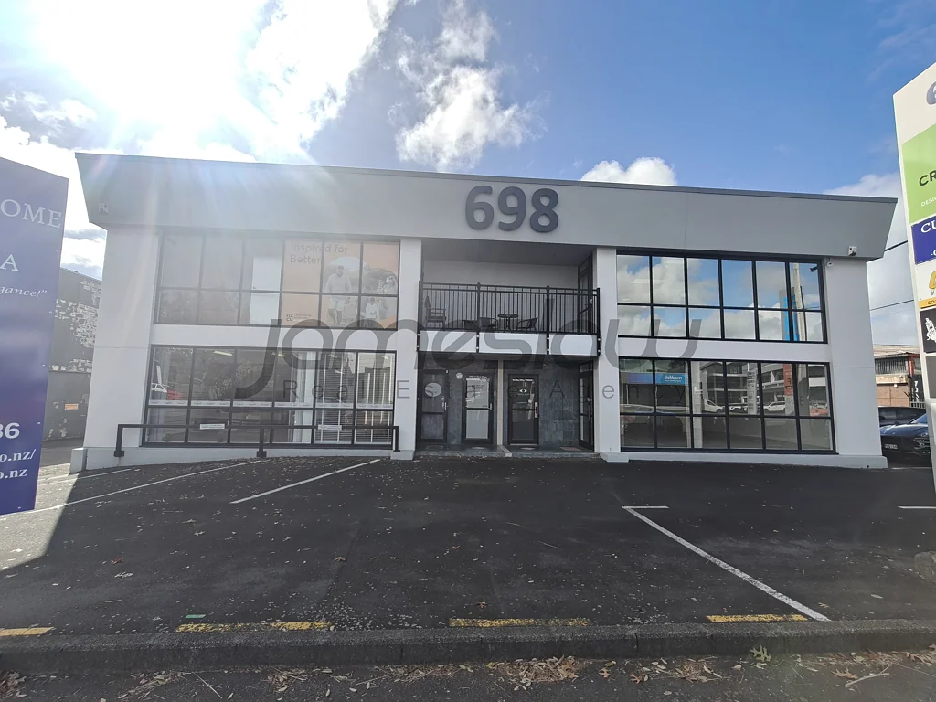Penrose  131m² Great South Rd Streetfront Showroom