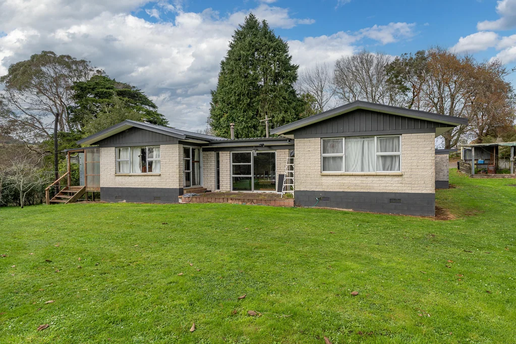Glen Massey 4침실 Who's First up for 11 acres with 4 Bed Reno?