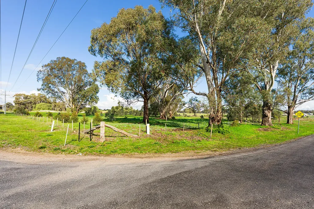 Bowenvale Prime 7.6-Acre Lifestyle Opportunity
