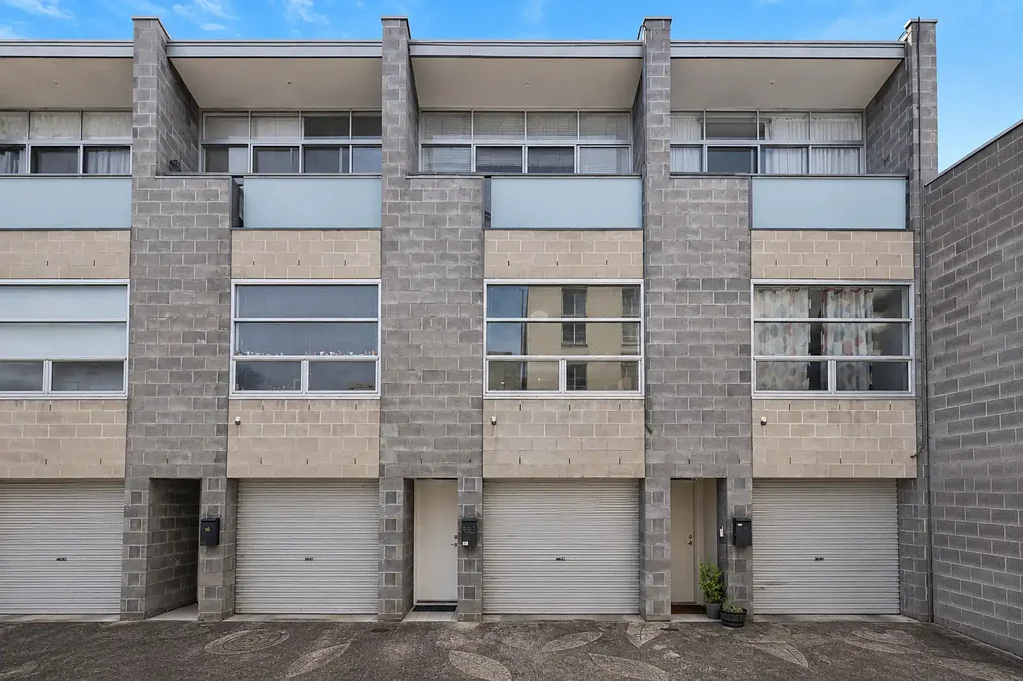 Adelaide 2房  Quiet City-Fringe Living Moments from Pulteney Grammar & the Tram