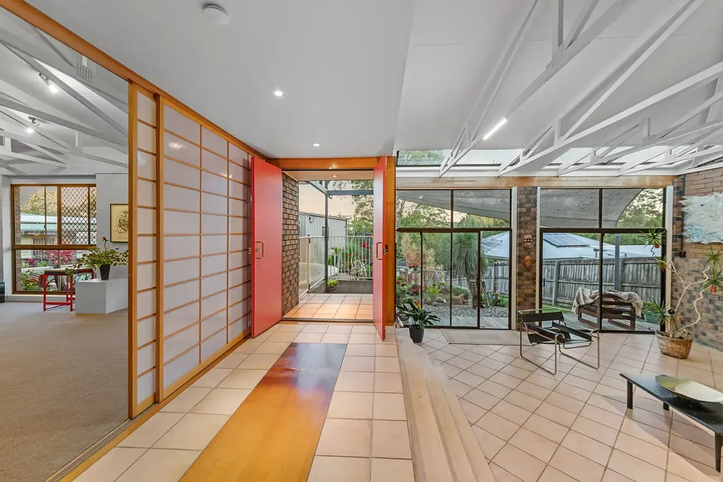 Holland Park West 3Phòng ngủ Welcome Home!!!
A Private Sanctuary with Architectural Flair