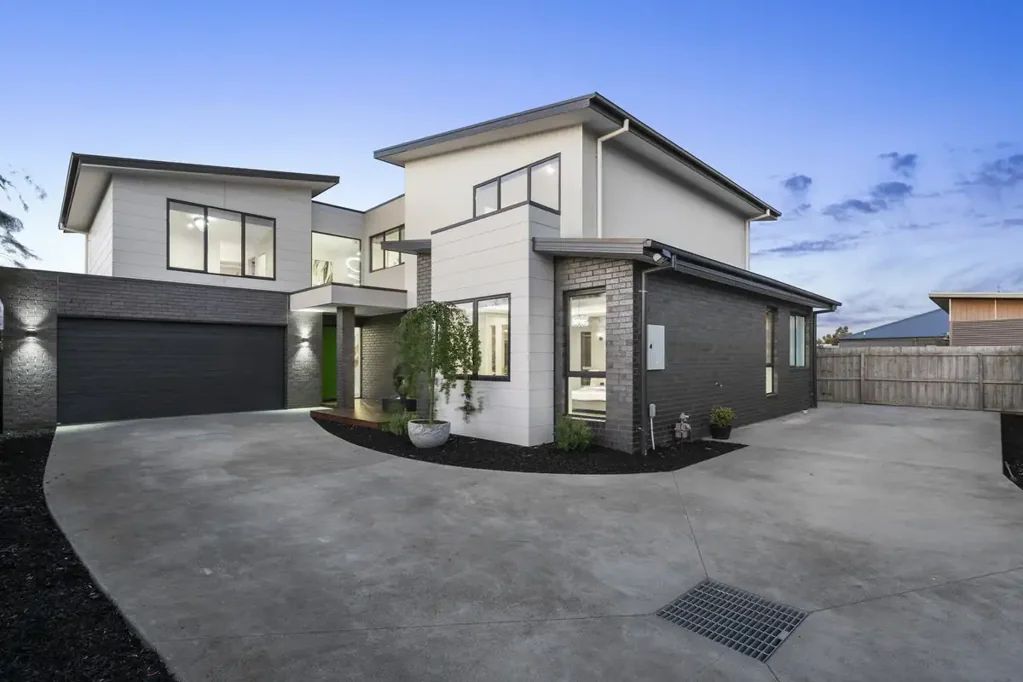 St Leonards 5 Slaapkamer Architectural Elegance by the Coast