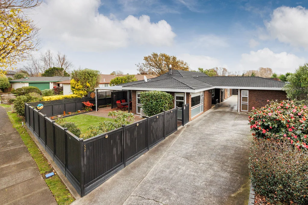 Awapuni 4 Slaapkamer Immaculate Family Living with Room for Everyone!