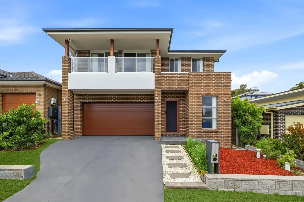 Minto 5Kwarto Spacious Five-Bedroom Family Home with Multiple Living Areas!