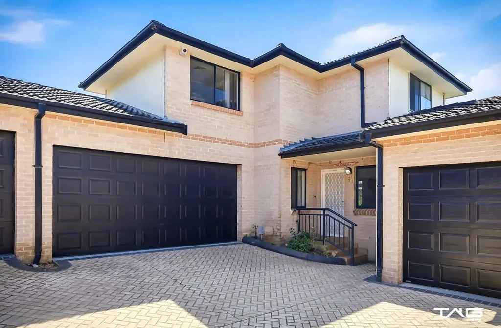 Merrylands 3房 便利地段！ CONVENIENT LOCATION !