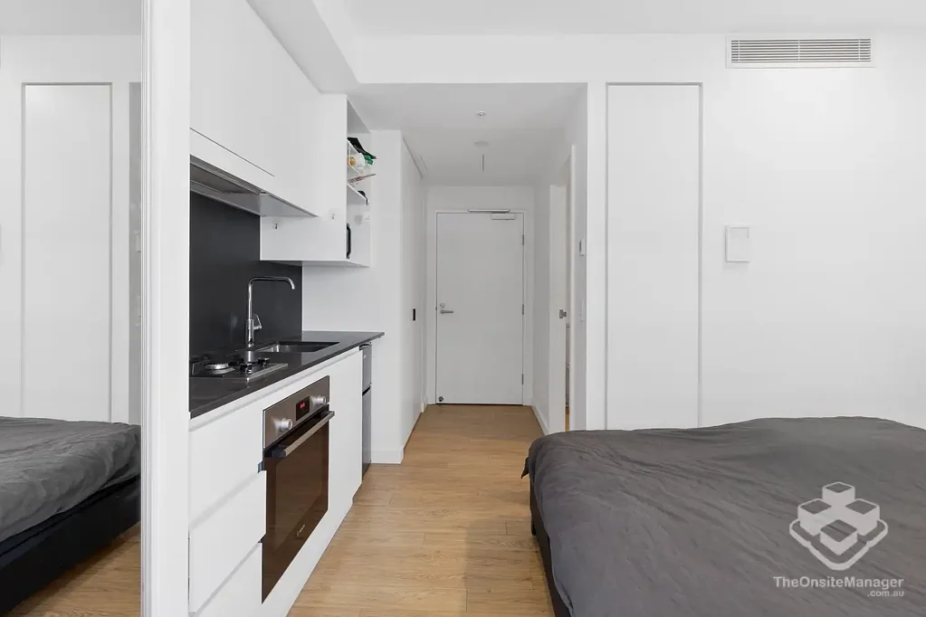Luxury Furnished Studio Apartment with Stunning Brisbane CBD Views