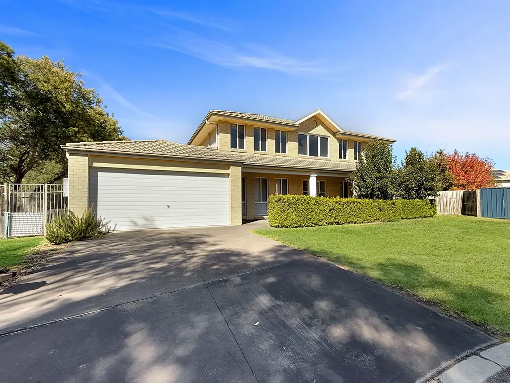 AVAILABLE NOW  |  $650 Week