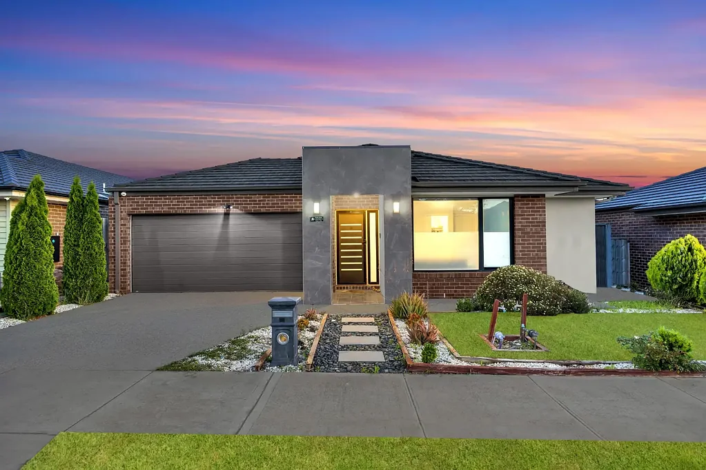 Manor Lakes 4침실 Modern Home in Manor Lakes !! Prime Location !!