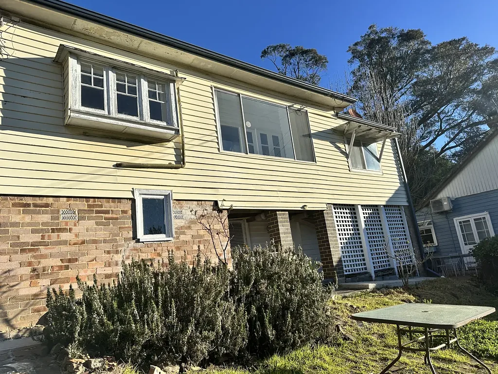 TWO BEDROOM - CLOSE TO TOWN