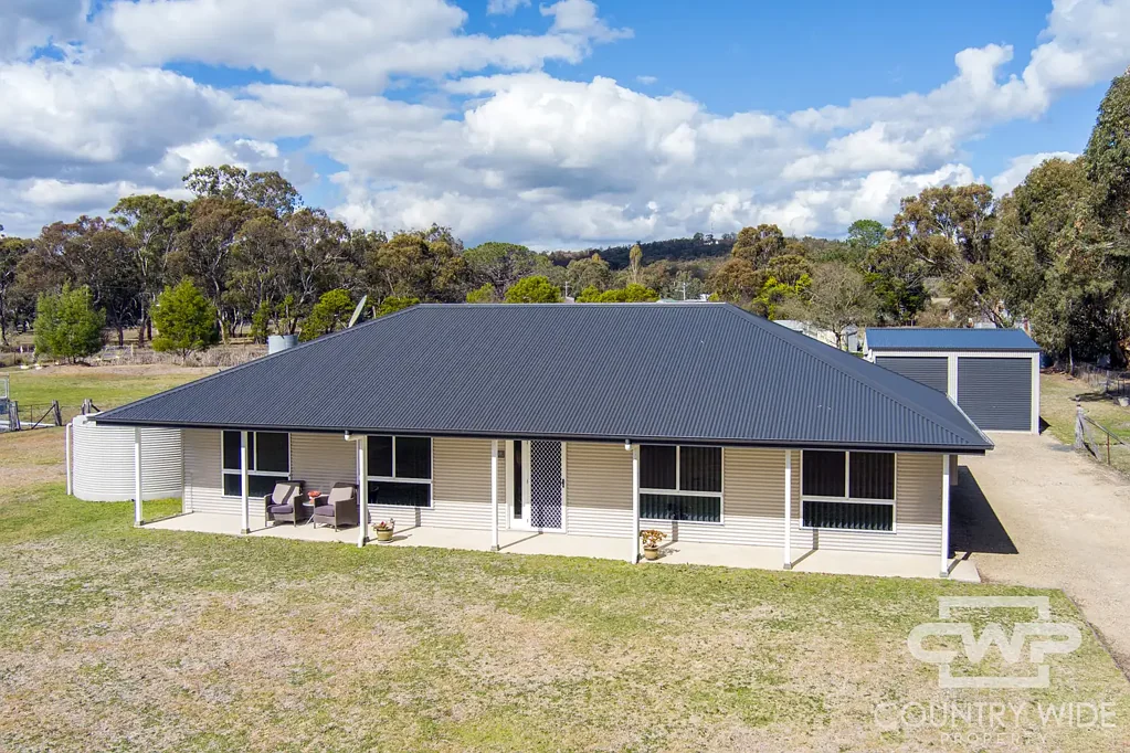 Emmaville 3房  Modern, Light-Filled Living on a Spacious 3,971m² Block