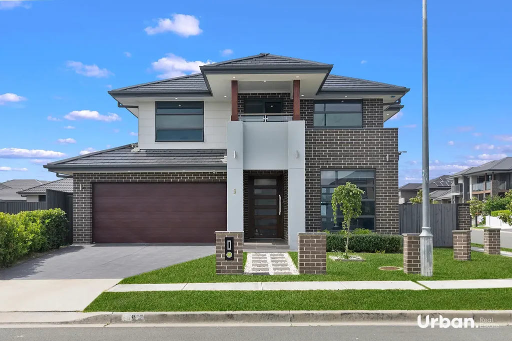 Denham Court 5Zimmer Grand Double Storey with Dual Masters & Outdoor Kitchen