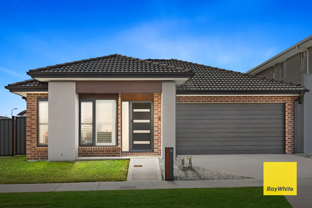 Kalkallo 3 Bedroom Modern Family Living in a Well-Designed Home