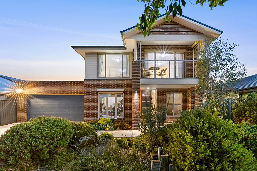 12 Eastlakes Boulevard, Lara, VIC 3212