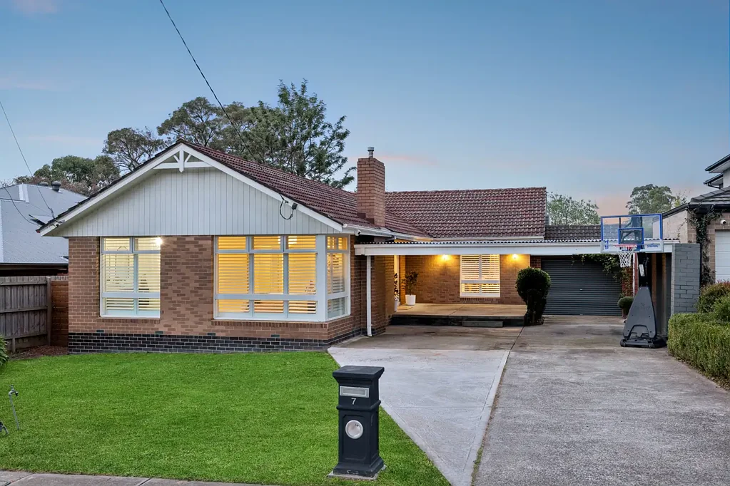 Blackburn 4 Slaapkamer A modern take on a classic with north facing alfresco brilliance