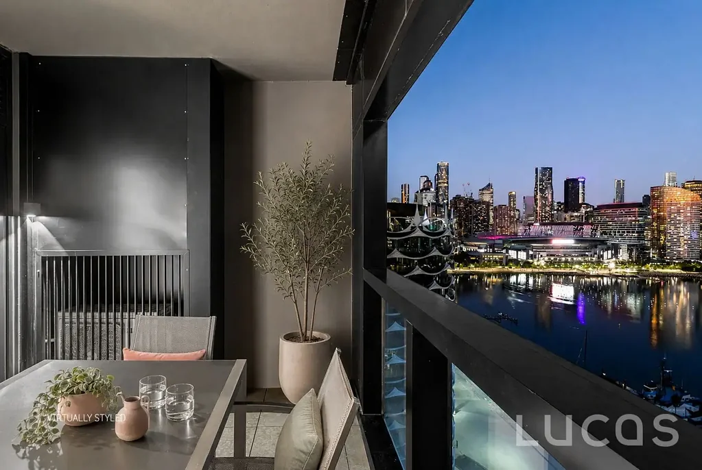 Docklands 2બેડરૂમ EXQUISITE, FIRST CLASS, AND WITH UNDENIABLE MARINA VIEWS