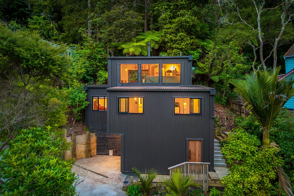 105 Laingholm Drive, Laingholm, Waitakere City, Auckland