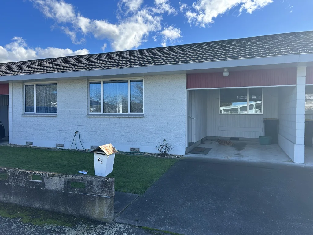 Charming 2-Bedroom Unit, walking distance to town!