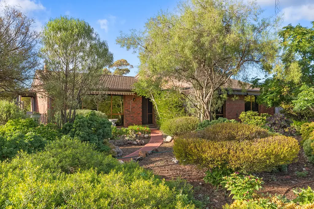 Kadina 4房  VERSATILE LIVING OASIS WITH EXTENSIVE SHEDDING