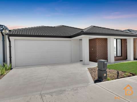 Weir Views 4 Bedroom East-Facing Elegance - Wake Up to Morning Sun at 183 Rees Road!